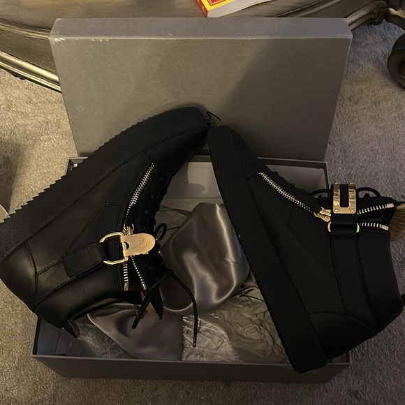 Black Giuseppe zanotti designer sneakers 100% authentic excellent condition - Picture 5 of 9